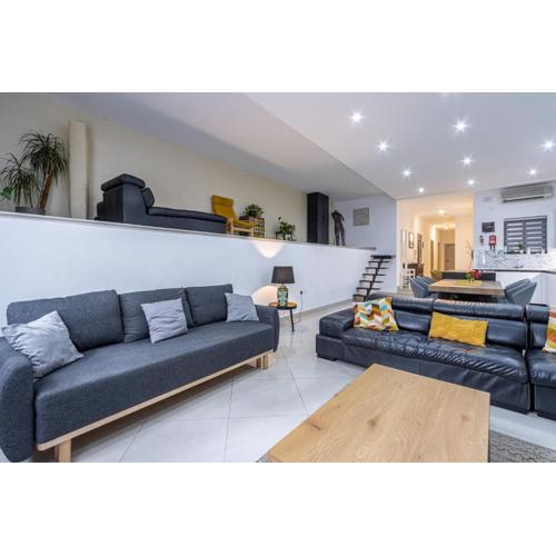 Spacious and stylish apartment