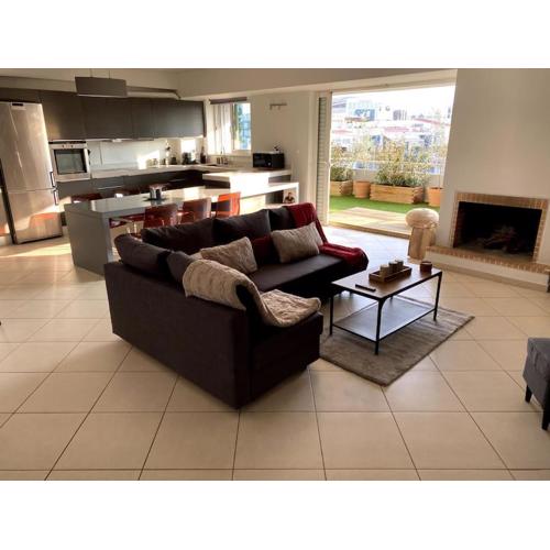 Spacious and Sunkissed 3BR & 2 Bathrooms Apartment