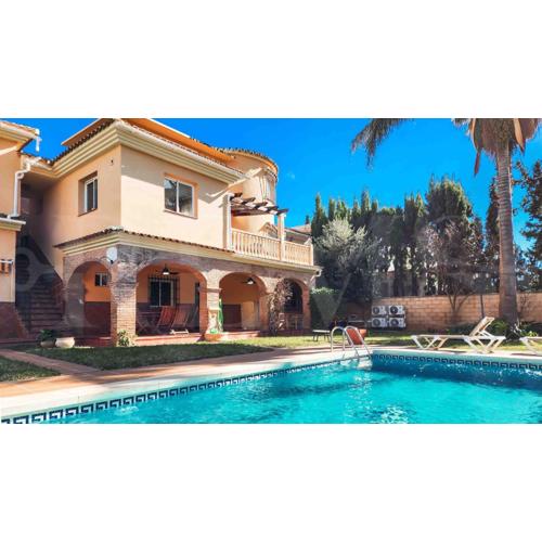 Spacious Andalusian villa with private pool REMS