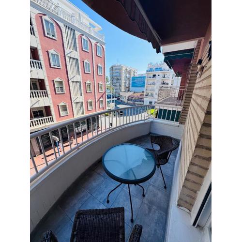 Spacious apartment 100m from the beach and promenade