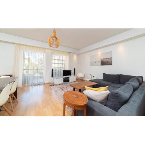 Spacious Apartment Downtown Glyfada
