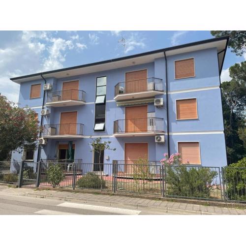 Spacious apartment for up to 6 guests by - Beahost