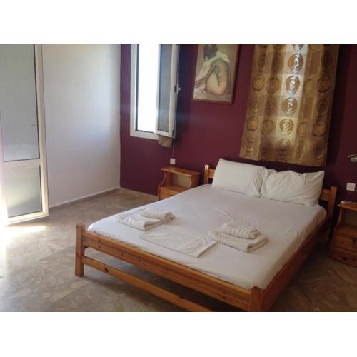 Spacious Apartment, Garden View Partial Seaview