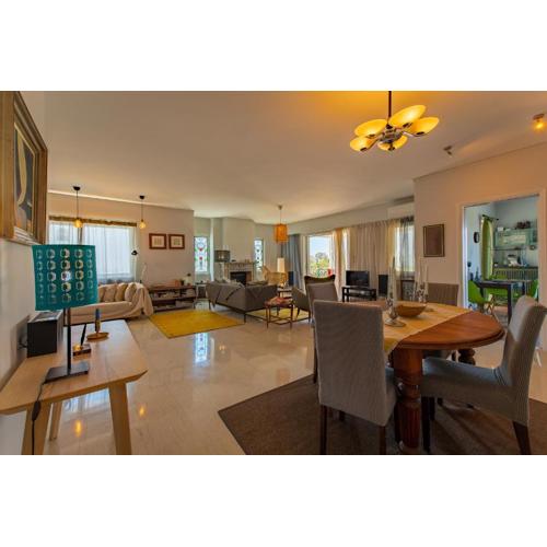 Spacious apartment in Kavouri