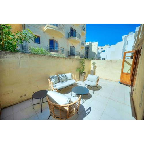Spacious apartment, large yard, near beach PMIC1-1