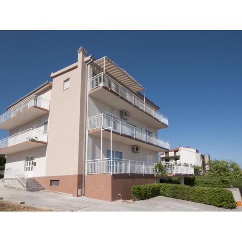 Spacious Apartment Near the Beach