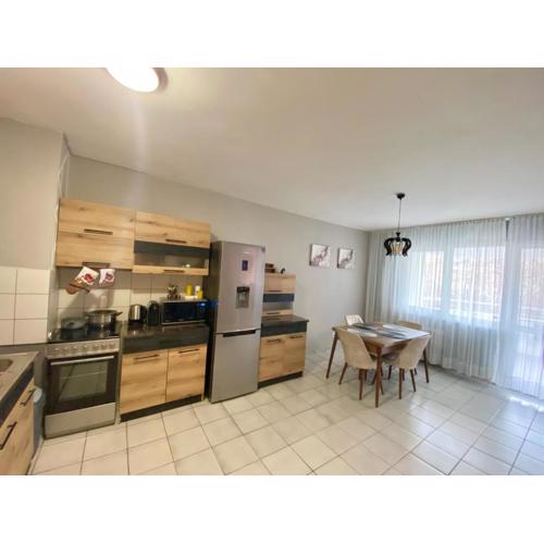 Spacious Apartment next to South Park Просторен Апартамент до Южен Парк Top Location