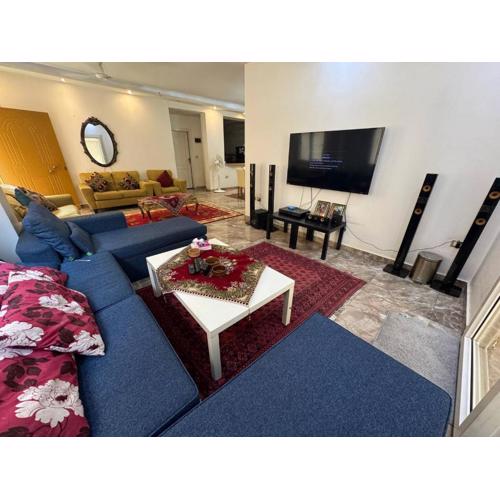 Spacious Apartment Private Garden, Free Parking