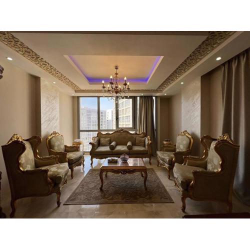 Spacious Apartment with Antique Furnishings & Views
