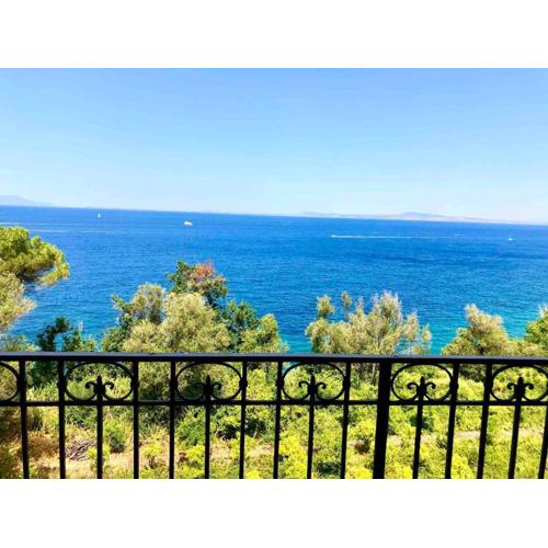 Spacious apartment with sea view in Massa Lubrense