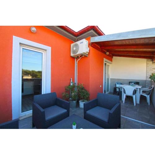 Spacious apartment with terrace and BBQ