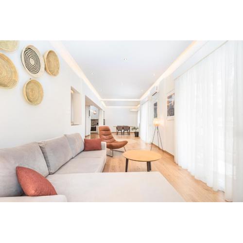 Spacious apt with 2 beds and 2 baths in Pagrati