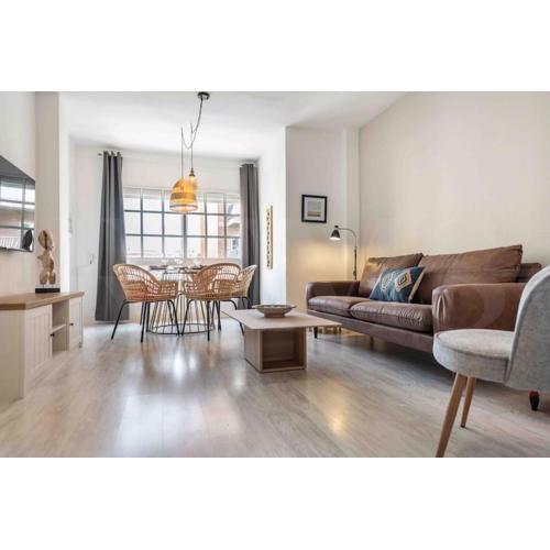 Spacious & authentic apartment by REMS