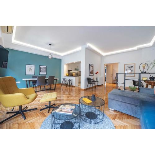 Spacious & bright 2br apt in hip Pangrati, Athens
