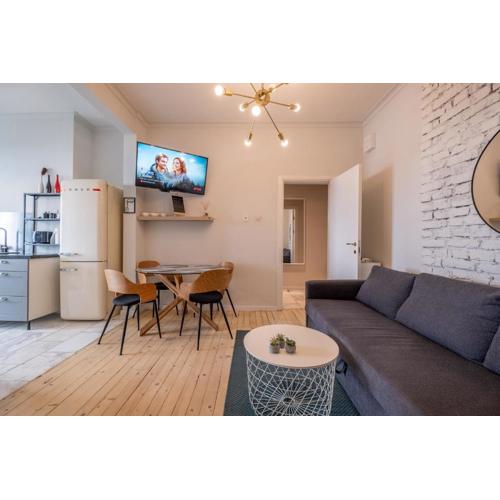 Spacious & Central 2BR with Terrace, Cozy & Modern by Flat Mаnager