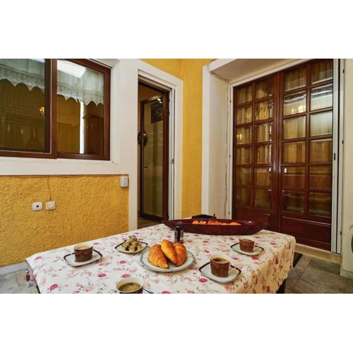 Spacious central apartment wh free parking spaces