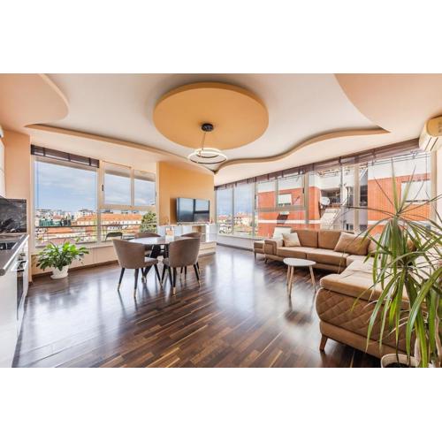 Spacious City-View Apartment Overlooking Shkodër