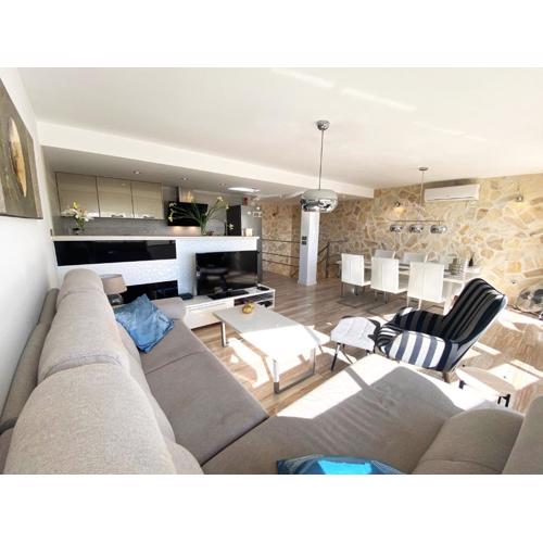 Spacious comfortable luxury 2 bed/2 bath Calpe Port apartment