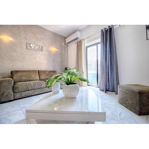 Spacious Corner Maisonette - Blessings