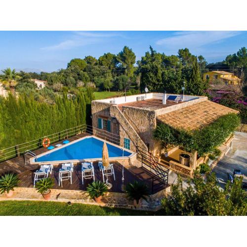 Spacious country house with garden
