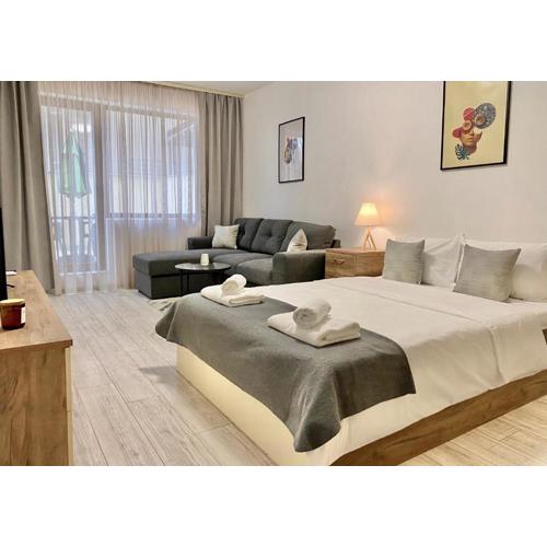 Spacious & Cozy 2 bed Apartment with Work Space & Fast Wi-fi