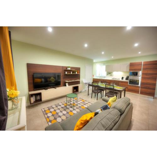 Spacious & elegant 3 bedroom with yard AGRE1-1
