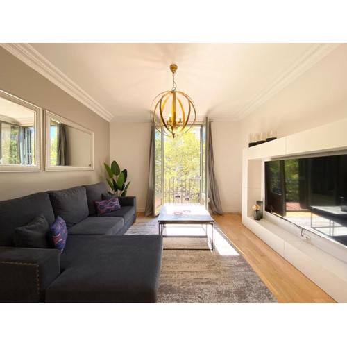 Spacious Elegant on Avenue Diagonal By MyRentalHost