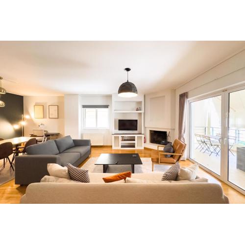 Spacious Family Apt in Glyfada