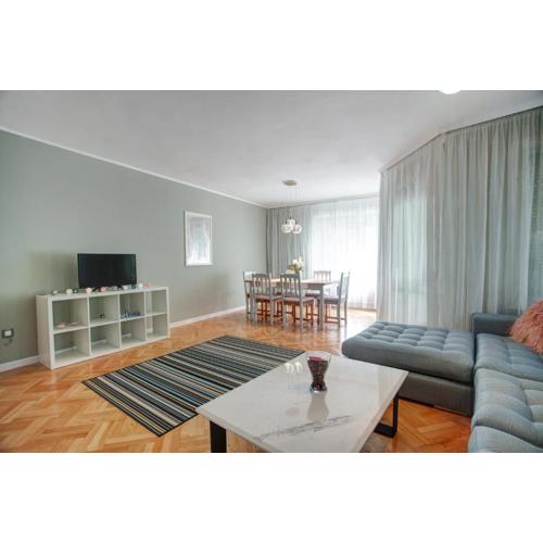 Spacious flat close to the American Embassy
