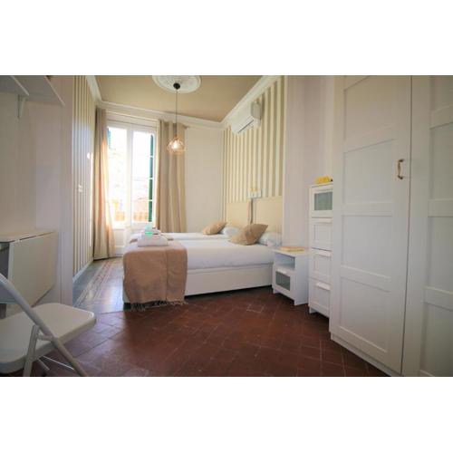 Spacious & Fully Equipped 3 Bedroom Apartment Near Sagrada Familia Sleeps 5