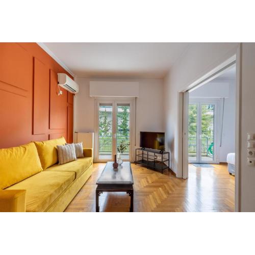 Spacious High-Ceiling 2-Bedroom by Acropolis Museum