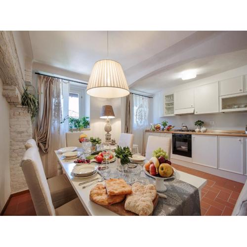 Spacious Home with Elevator along Via Guinigi