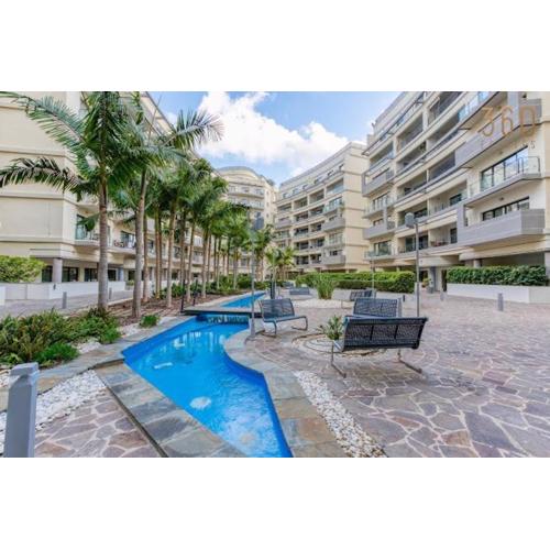 Spacious & inviting 3 bedroom flat, balcony WPAC1-1