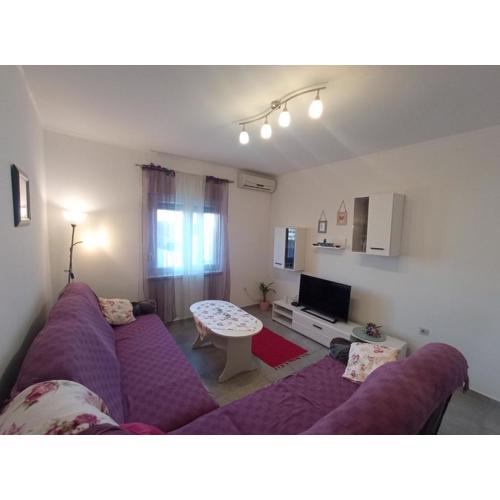 Spacious Kastela Apartment with Balcony and Mountain Views Near the Sea