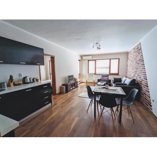 Spacious modern 1BR apartment near the gondola