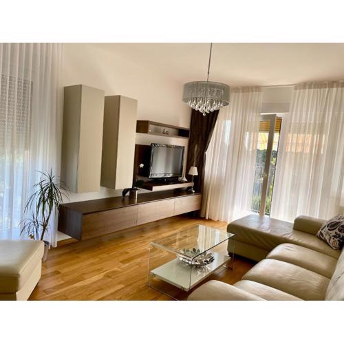 Spacious Modern Apartment Close to the Beach