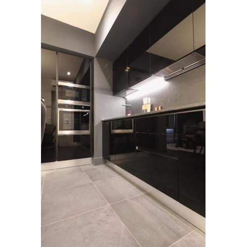 Spacious Modern Apartment in Monumental Building - Free Parking - Workspace - Historical Centre