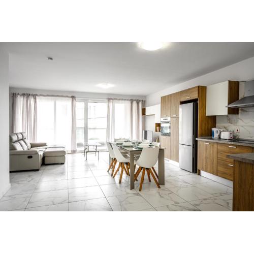 Spacious Modern Apartment Near the Sea in Xemxija
