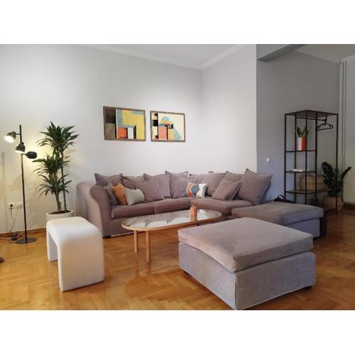 Spacious modern flat in Koukaki