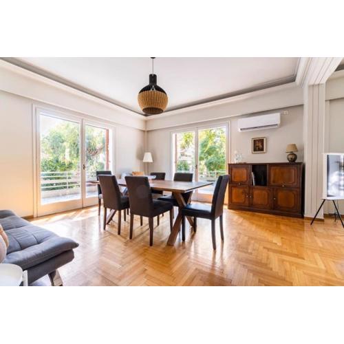 Spacious renovated flat in the Athens Riviera
