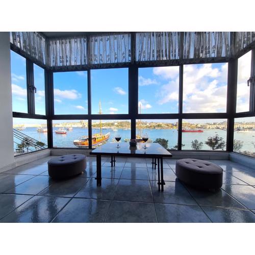 Spacious Seafront APT next to Sliema-Valeta ferry