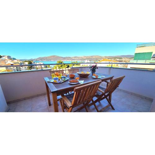 Spacious seaview apt, 250m to beach, 4km to Trogir - Apt Una