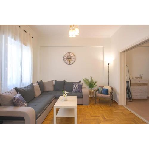 Spacious Sunny Apartment