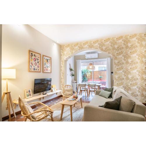 Spacious & sunny Apt with terrace in the city center