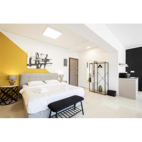 Spacious Urban Retreat Central 2-Bedroom Haven for 8