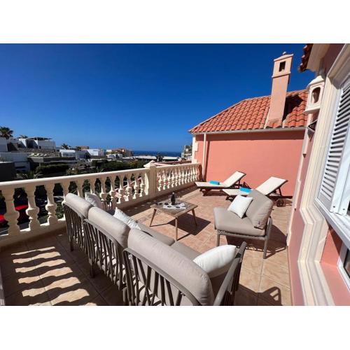 Spacious villa 500 m from the sea! Playa Del Duque
