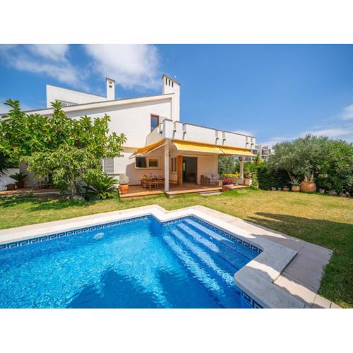 Spacious villa in Costa Brava