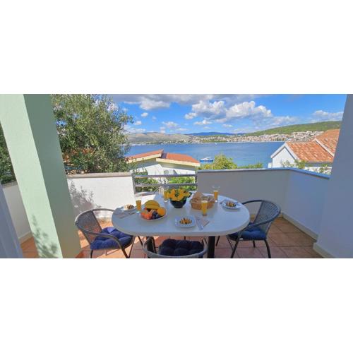 Spacious Villa Lush Garden Private access to Beach - Villa Sherene