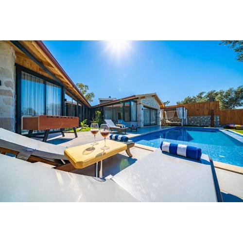 Spacious Villa Pool, Jacuzzi