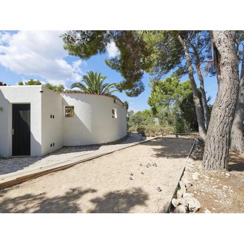 Spacious villa with lovely balcony